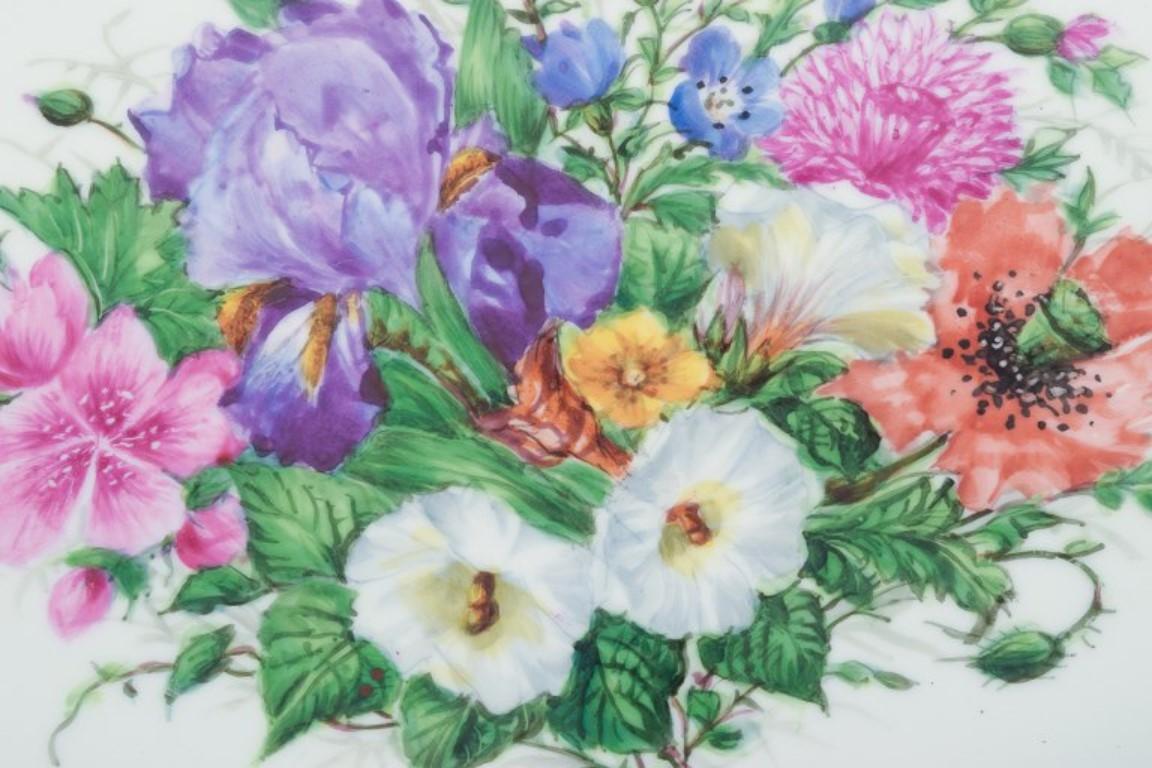 Bing & Grøndahl, gran fuente oval pintada a mano con flores Pintado a mano en venta