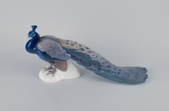Bing & Grøndahl, large porcelain figurine of a peacock. From the 1920s/30s.