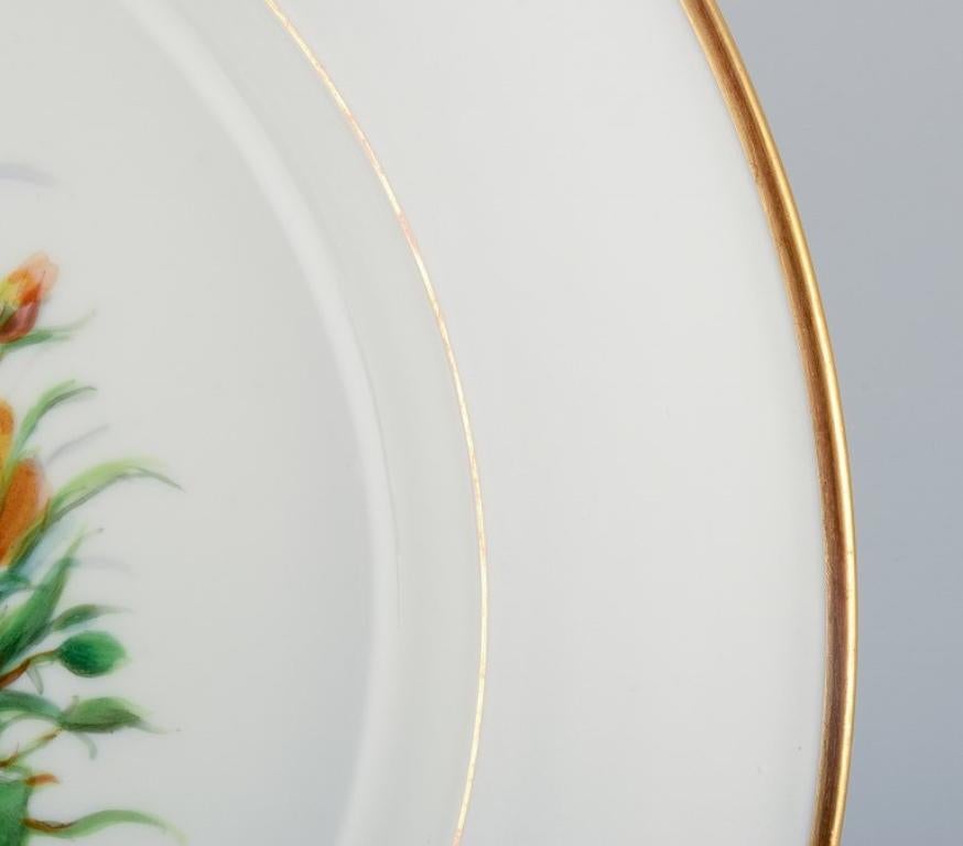 Bing & Grøndahl, large round serving platter in porcelain. In Excellent Condition For Sale In Copenhagen, DK