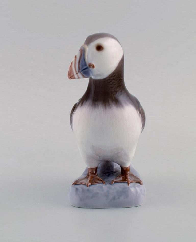 Bing & Grøndahl porcelain figure. Model number 2384. Sea parrot. 
Mid-20th century.
Measures: 16 x 13 cm.
In excellent condition.
Stamped.
2nd factory quality.