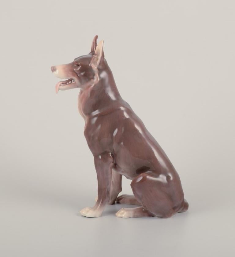 Statuetta in porcellana di Bing & Grøndahl raffigurante un pastore tedesco.
Numero di modello 1765.
Disegnato da Laurits Jensen.
1930s.
Contrassegnato.
Prima qualità di fabbrica.
Condizioni perfette.
Dimensioni: H. 22,0 cm x L. 16,0 cm.
