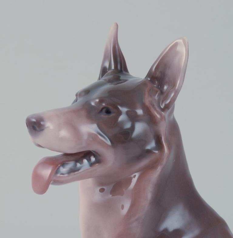 Bing & Grøndahl, porcelain figurine of a sitting German Shepherd. In Excellent Condition For Sale In Copenhagen, DK
