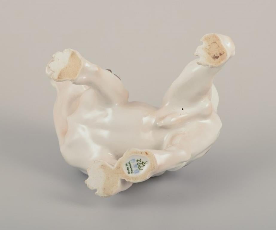 Bing & Grøndahl, porcelain figurine of an English Bulldog. 1930s In Excellent Condition For Sale In Copenhagen, DK