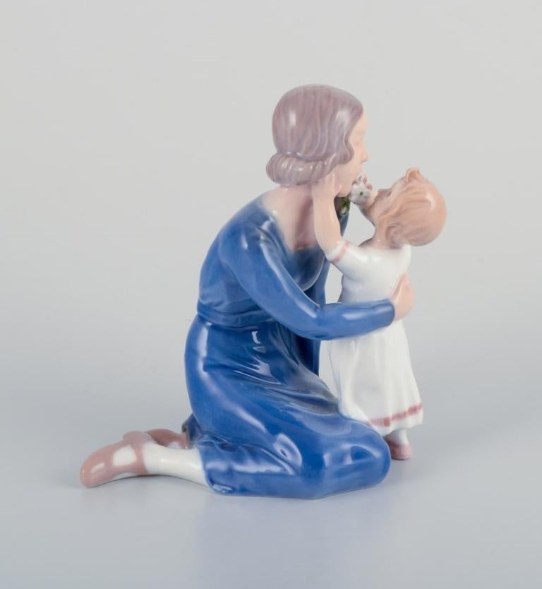 Bing & Grøndahl, rare porcelain figurine of mother and daughter.
Model number 2255.
Approximately 1920s.
Perfect condition.
Marked.
Second factory quality.
Dimensions: Diameter 11.5 cm x Height 14.0 cm.