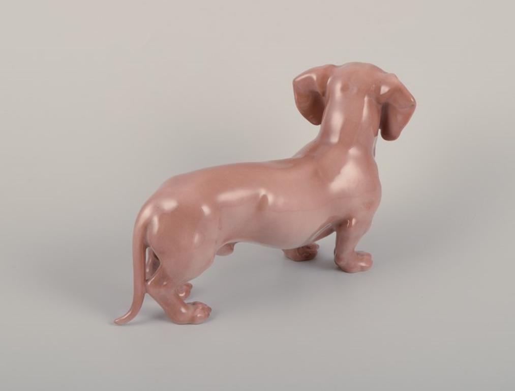 Bing & Grøndahl, rare porcelain figurine of a dachshund. 1930s In Excellent Condition In Copenhagen, DK