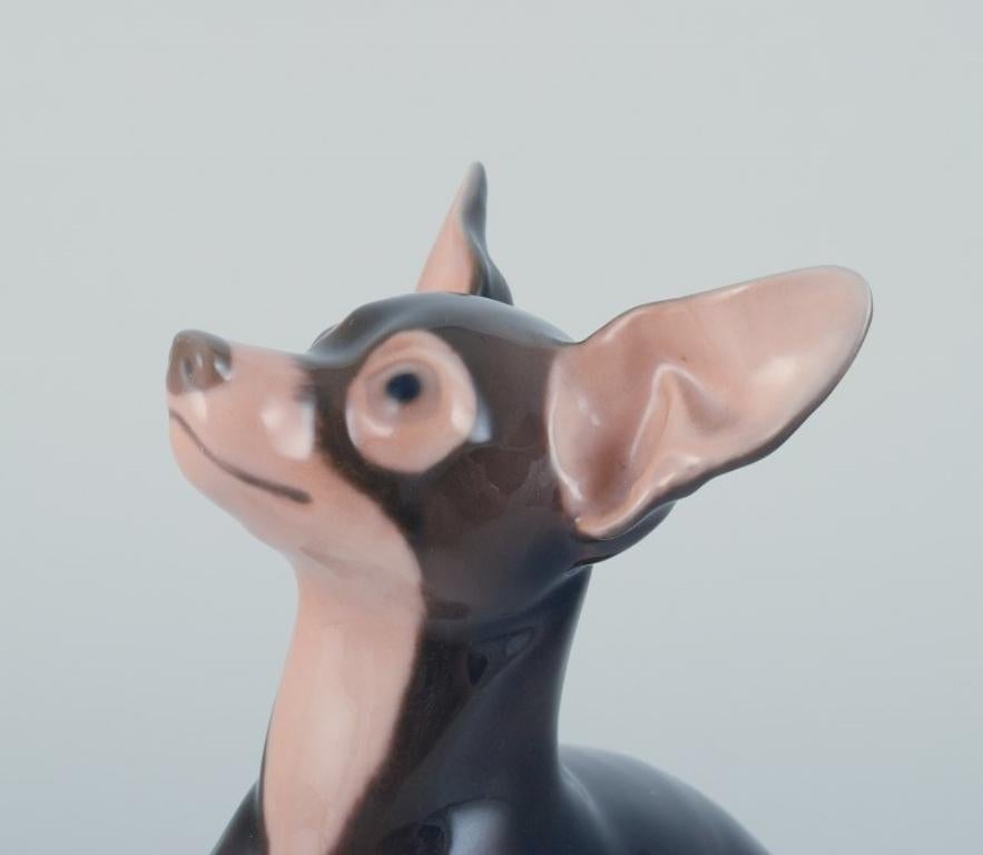 Bing & Grøndahl, seltene Porzellanfigur eines Dobermannpinschers. im Angebot 1