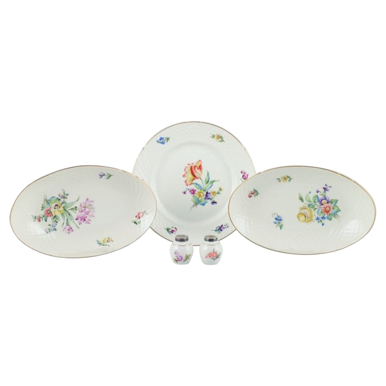 Bing & Grøndahl, Fleur de Saxe, assiette à déjeuner, deux bols et set sel et poivre en vente