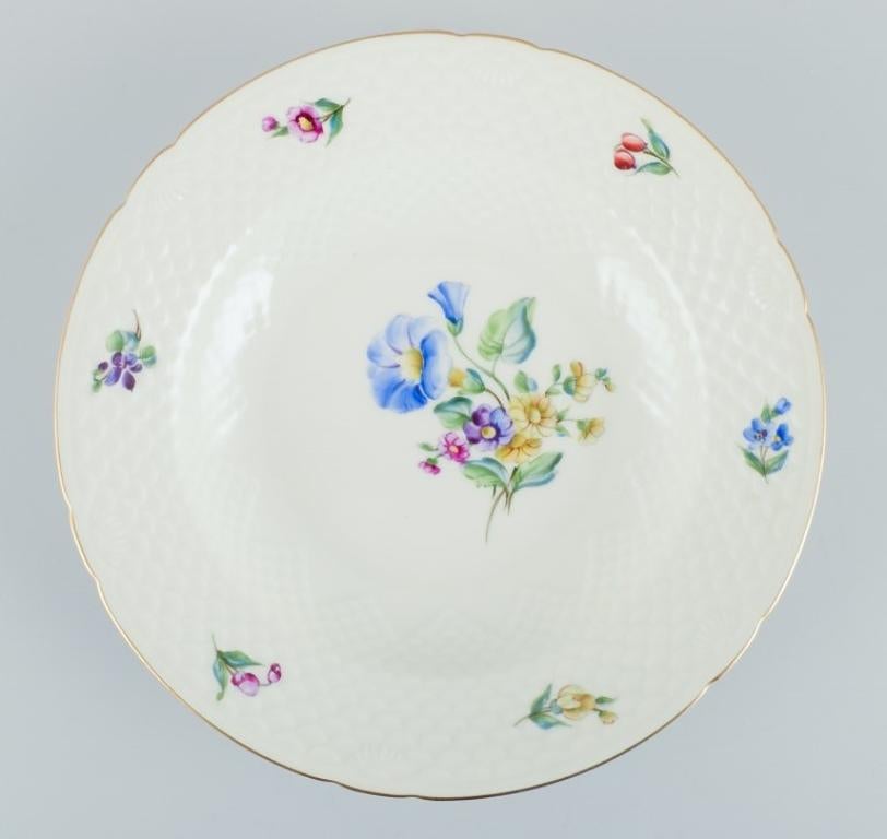 Bing & Grøndahl, Saxon Flower, set of four deep plates in porcelain, ca 1930s In Excellent Condition For Sale In Copenhagen, DK