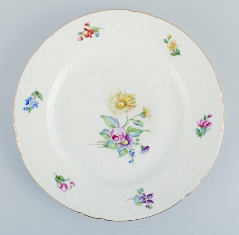 Danish Bing & Grøndahl, Saxon Flower, set of four dinner plates decorated with flowers For Sale