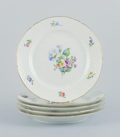 Bing & Grøndahl, Saxon Flower, set of fve dinner plates  decorated with flowers