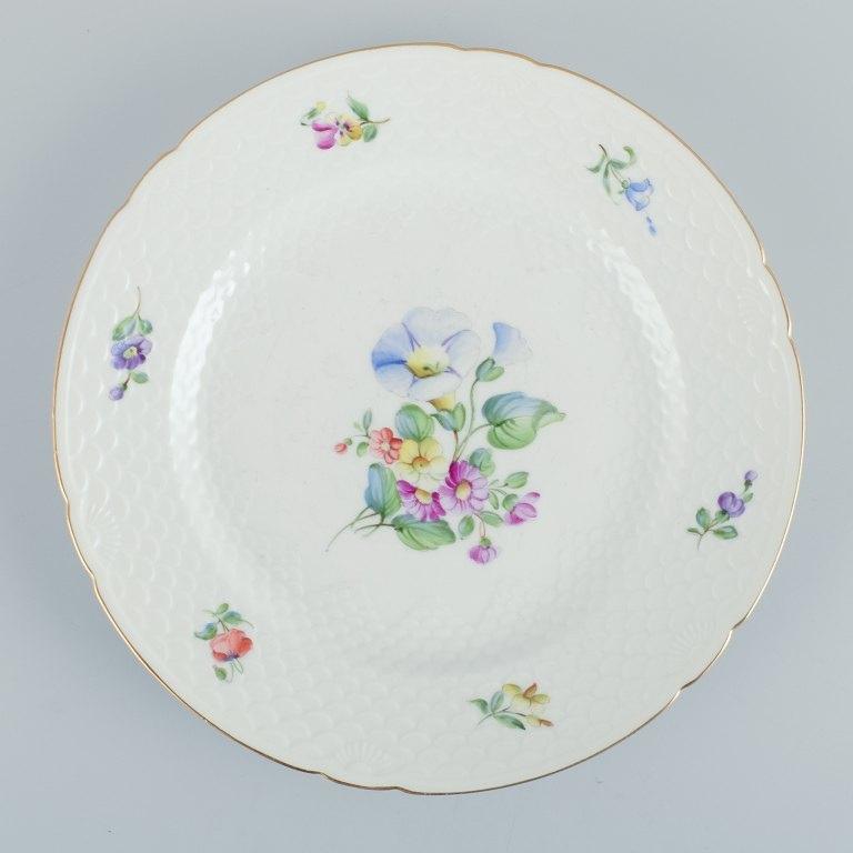 Danish Bing & Grøndahl, Saxon Flower, set of fve dinner plates  decorated with flowers For Sale
