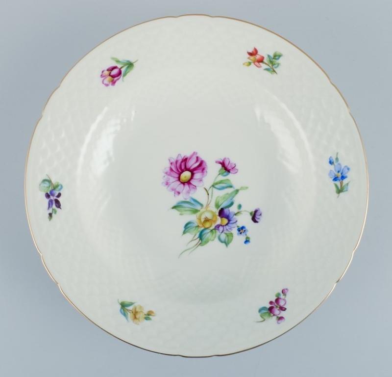 Bing & Grøndahl, Sächsische Blume, Satz von sechs tiefen Tellern aus Porzellan (Handbemalt) im Angebot