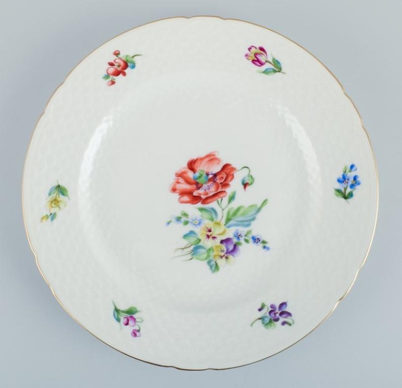 Danish Bing & Grøndahl, Saxon Flower, set of six dinner plates  decorated with flowers For Sale