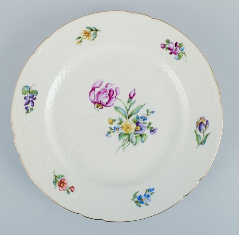 Porcelain Bing & Grøndahl, Saxon Flower, set of six dinner plates  decorated with flowers For Sale