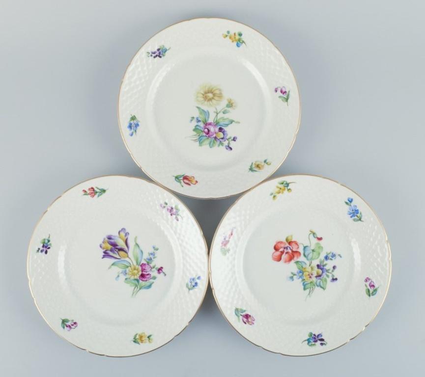 Hand-Painted Bing & Grøndahl, Saxon Flower, set of twelve lunch plates. Approx. 1920/30s. For Sale