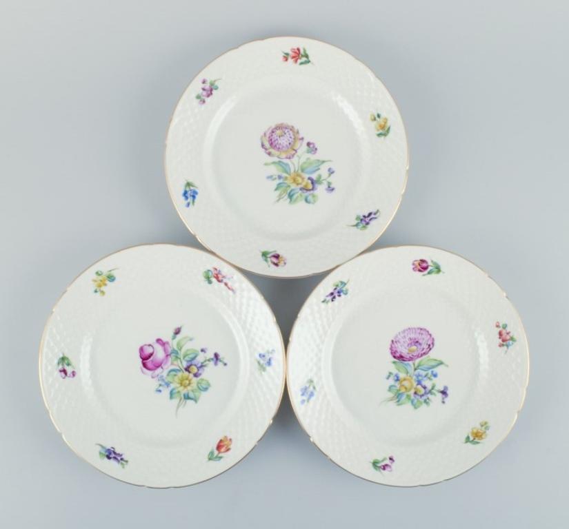 Bing & Grøndahl, Saxon Flower, set of twelve lunch plates. Approx. 1920/30s. In Excellent Condition For Sale In Copenhagen, DK