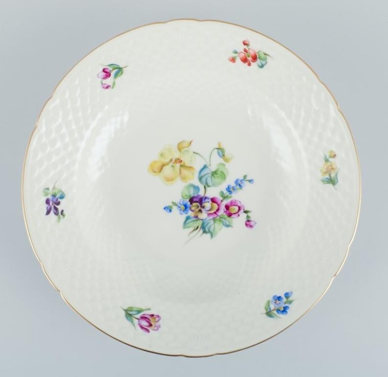 Peint à la main Bing & Grøndahl, Saxon Flower, six assiettes creuses en porcelaine, vers 1930 en vente