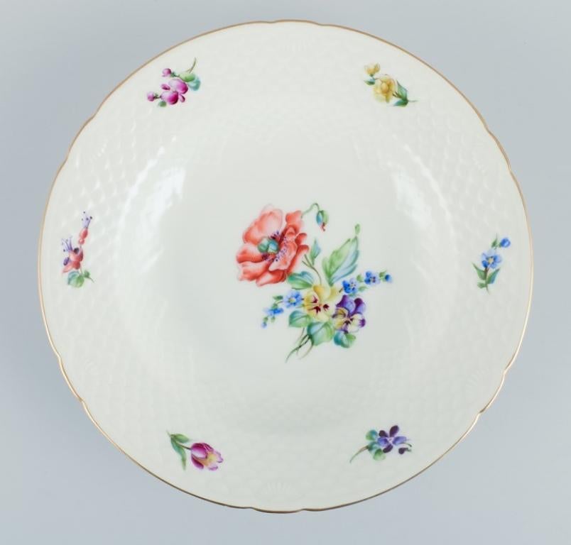 Mid-20th Century Bing & Grøndahl, Saxon Flower, six deep plates in porcelain, ca 1930s For Sale