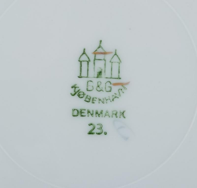 Mid-20th Century Bing & Grøndahl Seagull, six deep plates with seagull and gold decoration. For Sale
