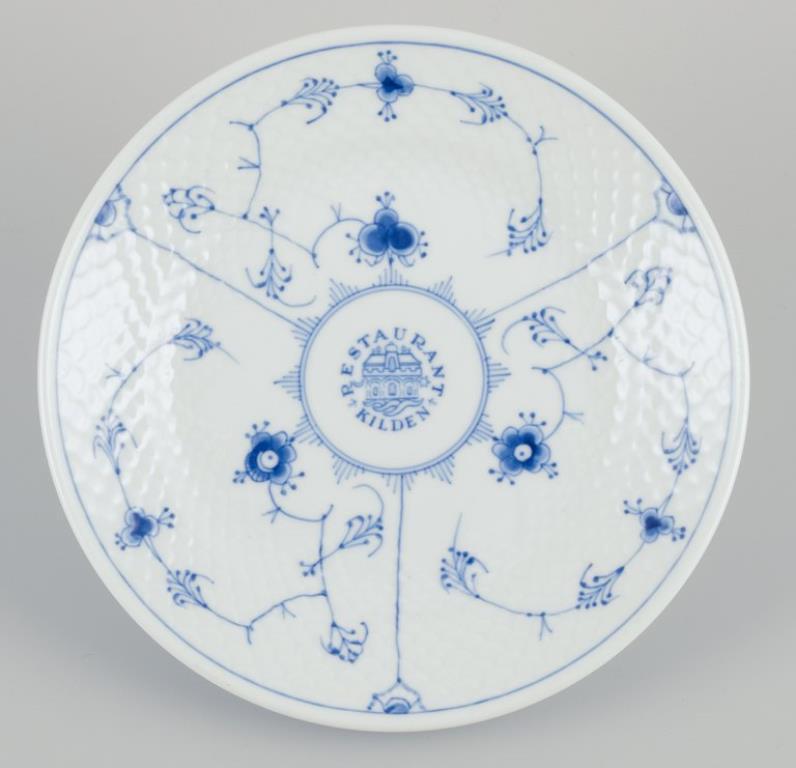 Bing & Grøndahl, Denmark.
A set of four Blue Fluted plates in hotel/restaurant porcelain.
Herringbone pattern.
Various logos including 