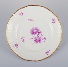 Bing & Grøndahl. Set of six dinner plates with flower decorations, 1920s