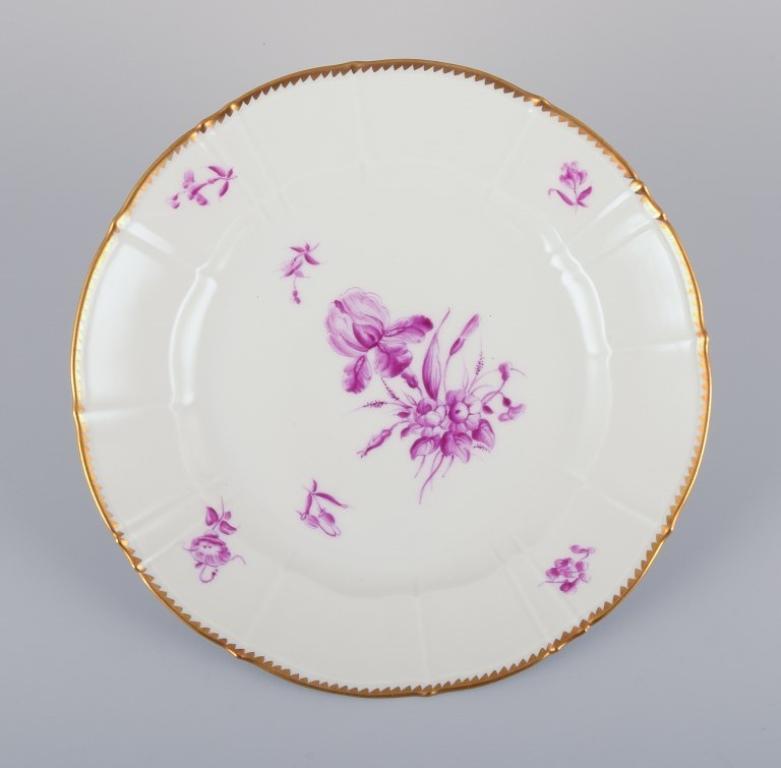 Danish Bing & Grøndahl. Set of six dinner plates with flower decorations, 1920s For Sale