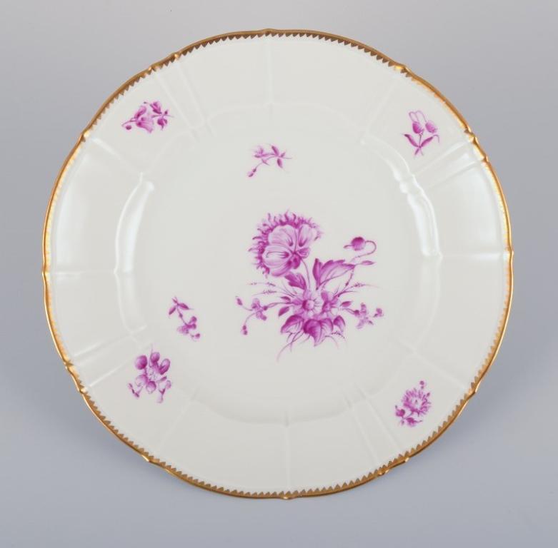 Early 20th Century Bing & Grøndahl. Set of six dinner plates with flower decorations, 1920s For Sale