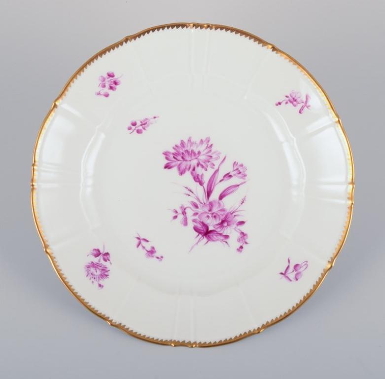 Porcelain Bing & Grøndahl. Set of six dinner plates with flower decorations, 1920s For Sale