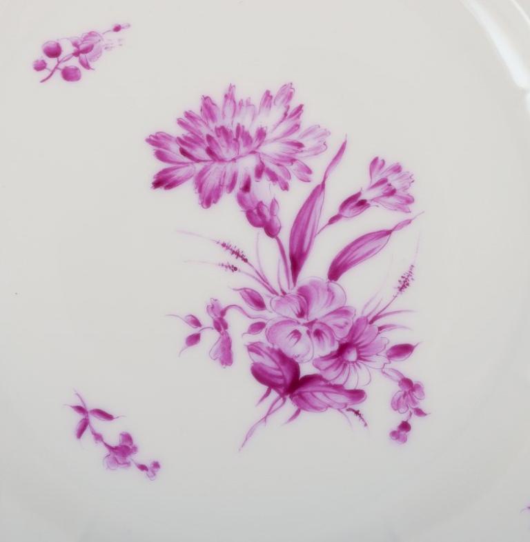 Bing & Grøndahl. Set of six dinner plates with flower decorations, 1920s For Sale 1