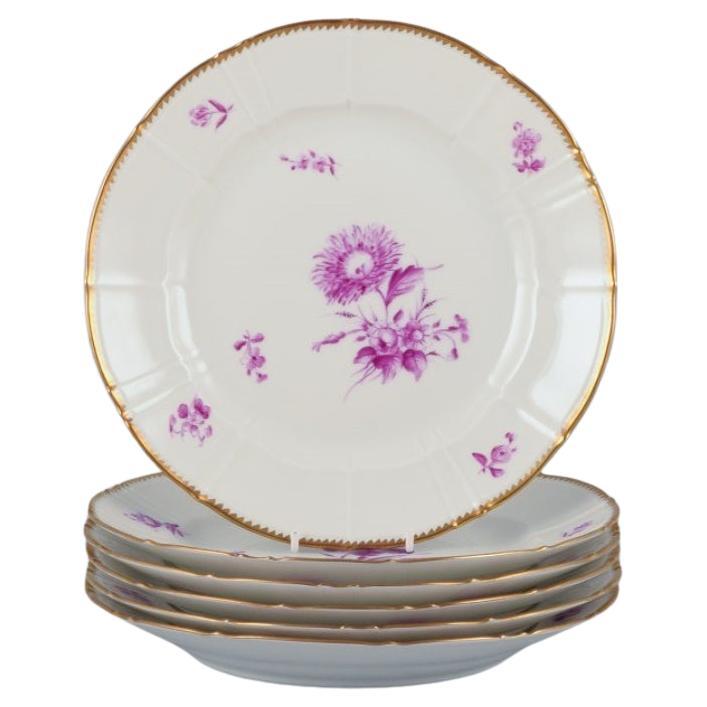 Bing & Grøndahl. Ensemble de six assiettes plates avec décorations florales, années 1920