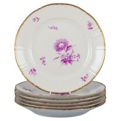 Bing & Grøndahl. Set of six dinner plates with flower decorations, 1920s