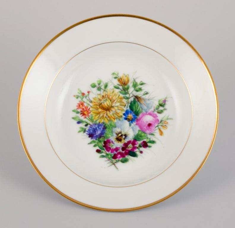 Bing & Grøndahl, six deep plates in porcelain hand-painted with flowers In Excellent Condition For Sale In Copenhagen, DK