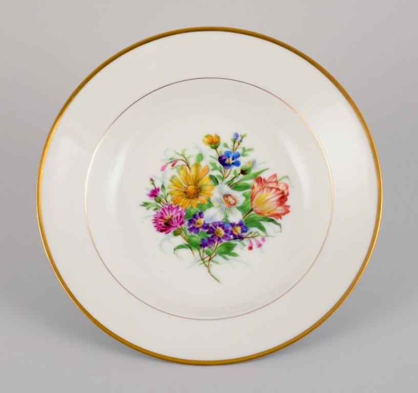 Bing & Grøndahl, six deep plates in porcelain hand-painted with flowers In Excellent Condition For Sale In Copenhagen, DK