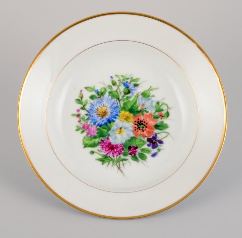Porcelain Bing & Grøndahl, six deep plates in porcelain hand-painted with flowers For Sale