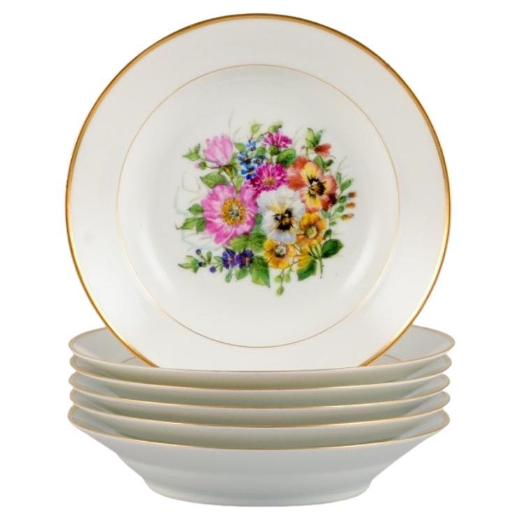 Bing & Grøndahl, sechs tiefe Teller aus Porzellan, handbemalt mit Blumen