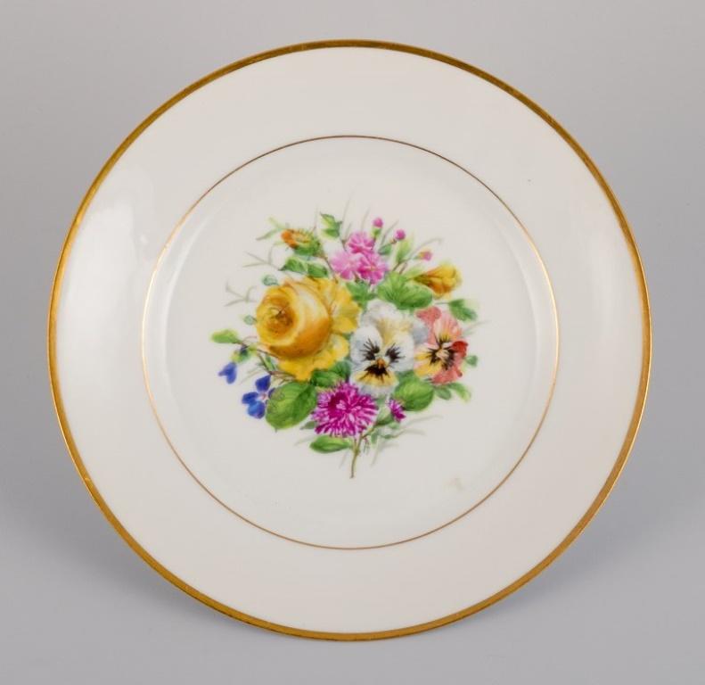 Bing & Grøndahl, six porcelain lunch plates hand-painted with flowers In Excellent Condition For Sale In Copenhagen, DK