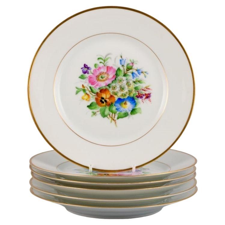 Bing & Grøndahl, six assiettes à déjeuner en porcelaine peintes à la main avec des fleurs.