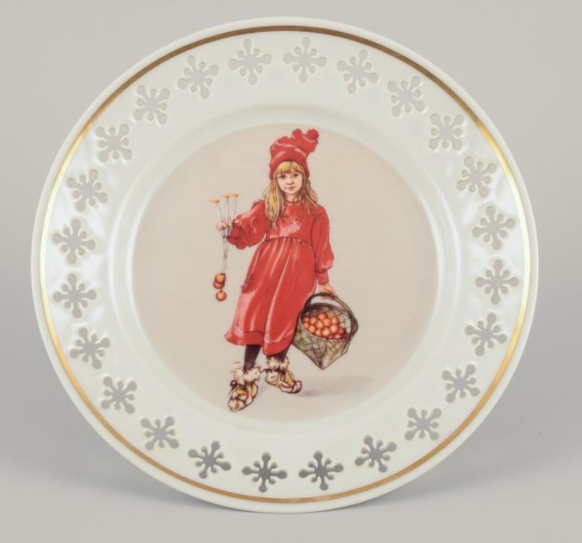 Bing & Grøndahl, Denmark. A set of six porcelain plates featuring motifs from Carl Larssons paintings. Reticulated rim.
Approximately 1960s.
Limited edition.
Marked.
Perfect condition.
First factory quality.
Dimensions: Diameter 21.7 cm x Height 3.2