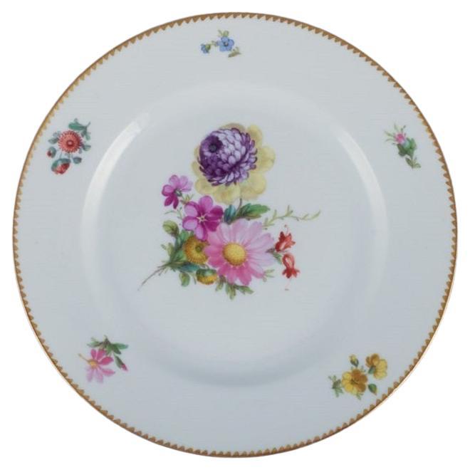 Bing & Grøndahl, six Saxon flower dinner plates, hand painted with floral motifs in polychrome colors and gold edge.
Approx. 1920s.
In perfect condition. Appears unused.
First factory quality.
Measurements: D 23.7 cm.


