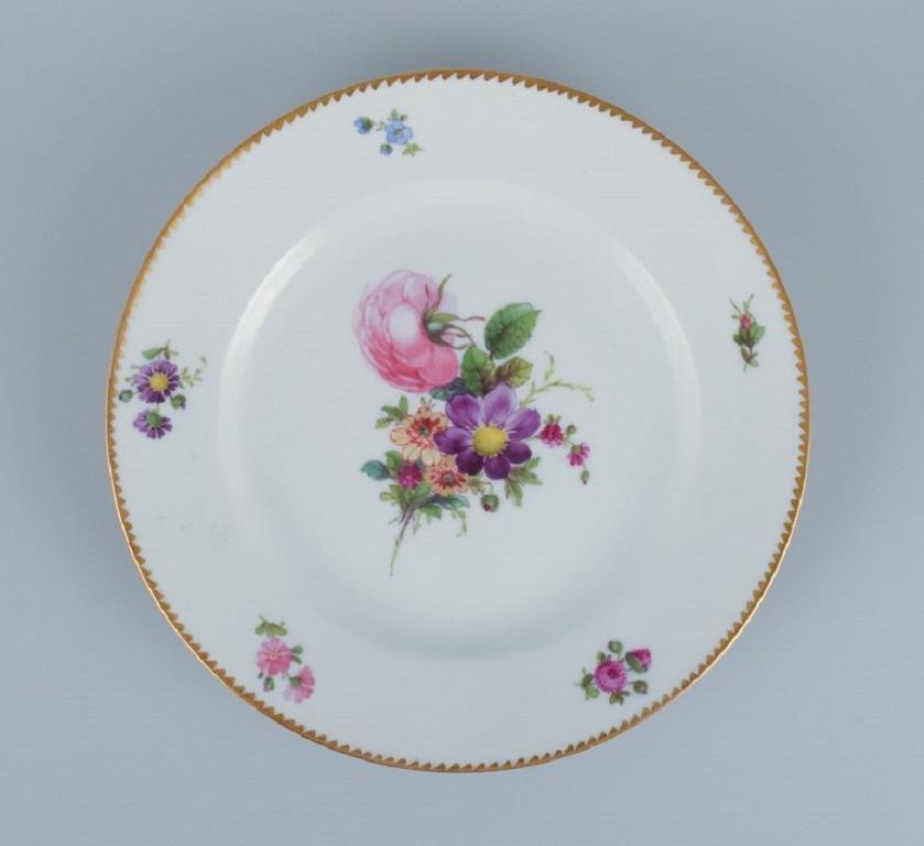 Bing & Grøndahl, six Saxon Flower dinner plates in porcelain In Excellent Condition In Copenhagen, DK