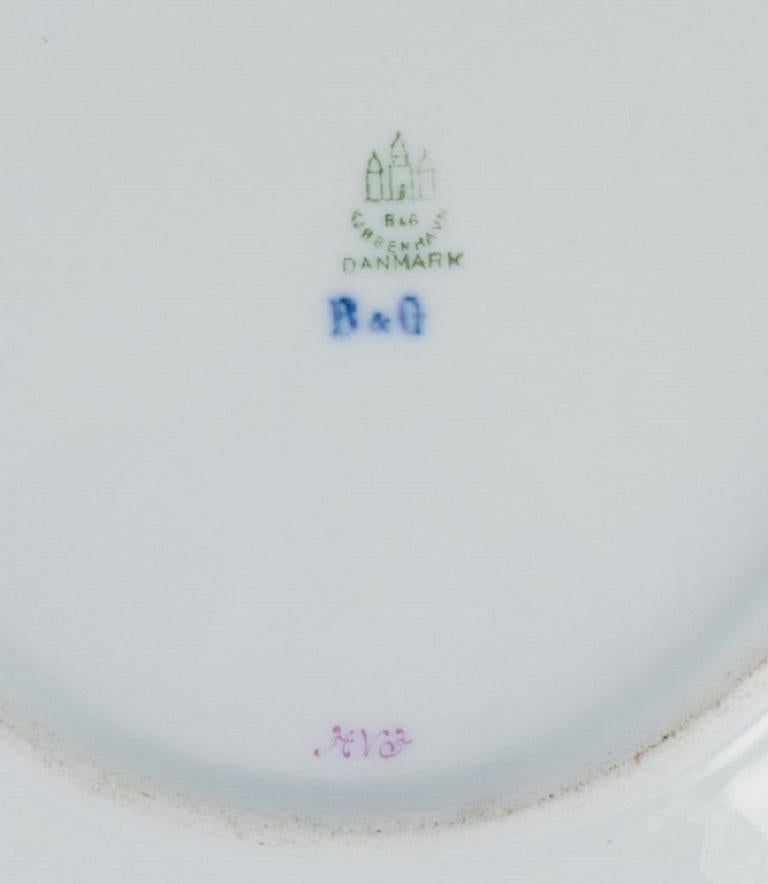 Bing & Grøndahl, six Saxon Flower dinner plates in porcelain 1