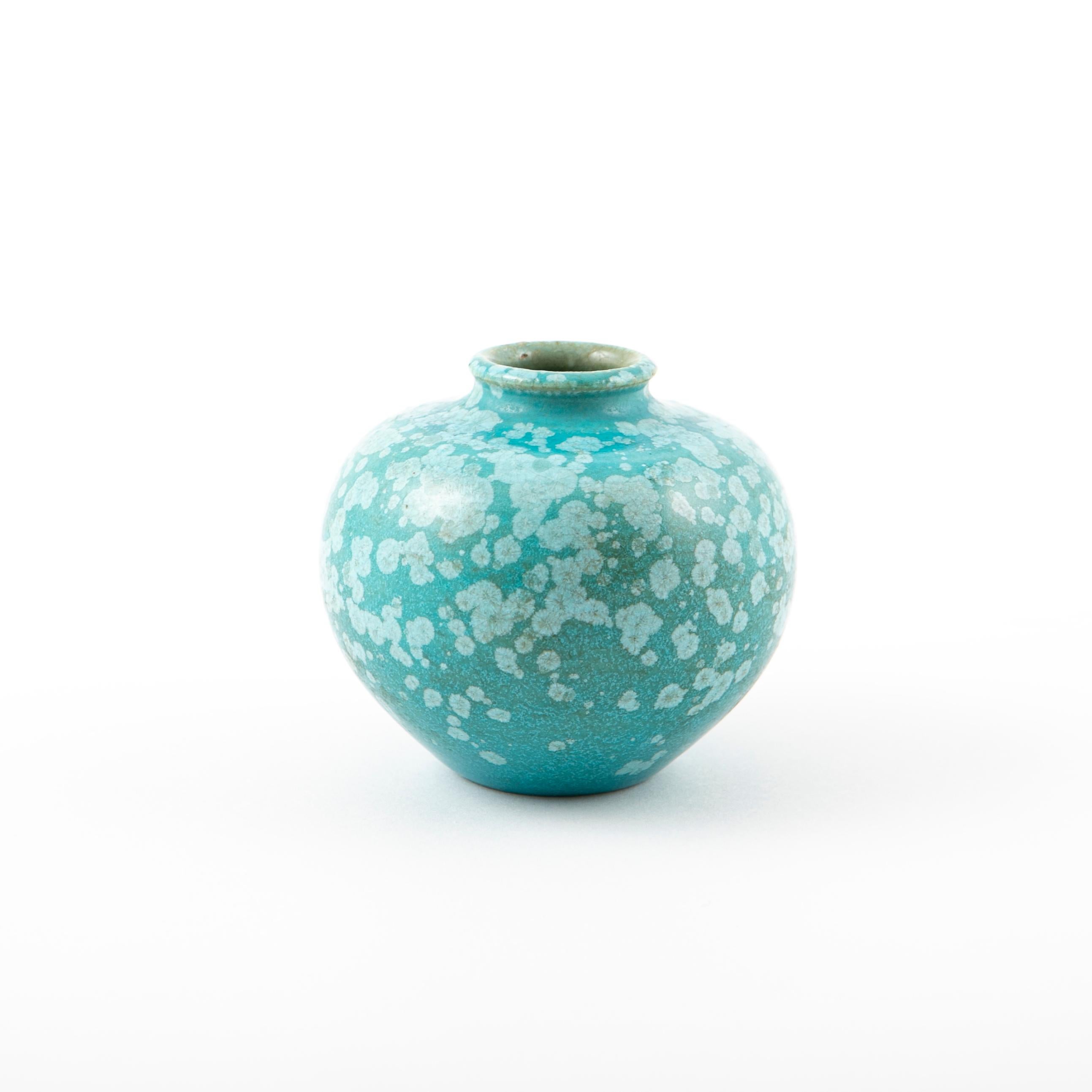 Bing & Grondahl
Beautiful small stoneware vase with turquoise-blue glaze. Height: 7.5 cm.
Signed with monogram H.B.J (H. Busch Jensen), stamped B&G. In perfect condition.
Denmark approx. 1910-1920.