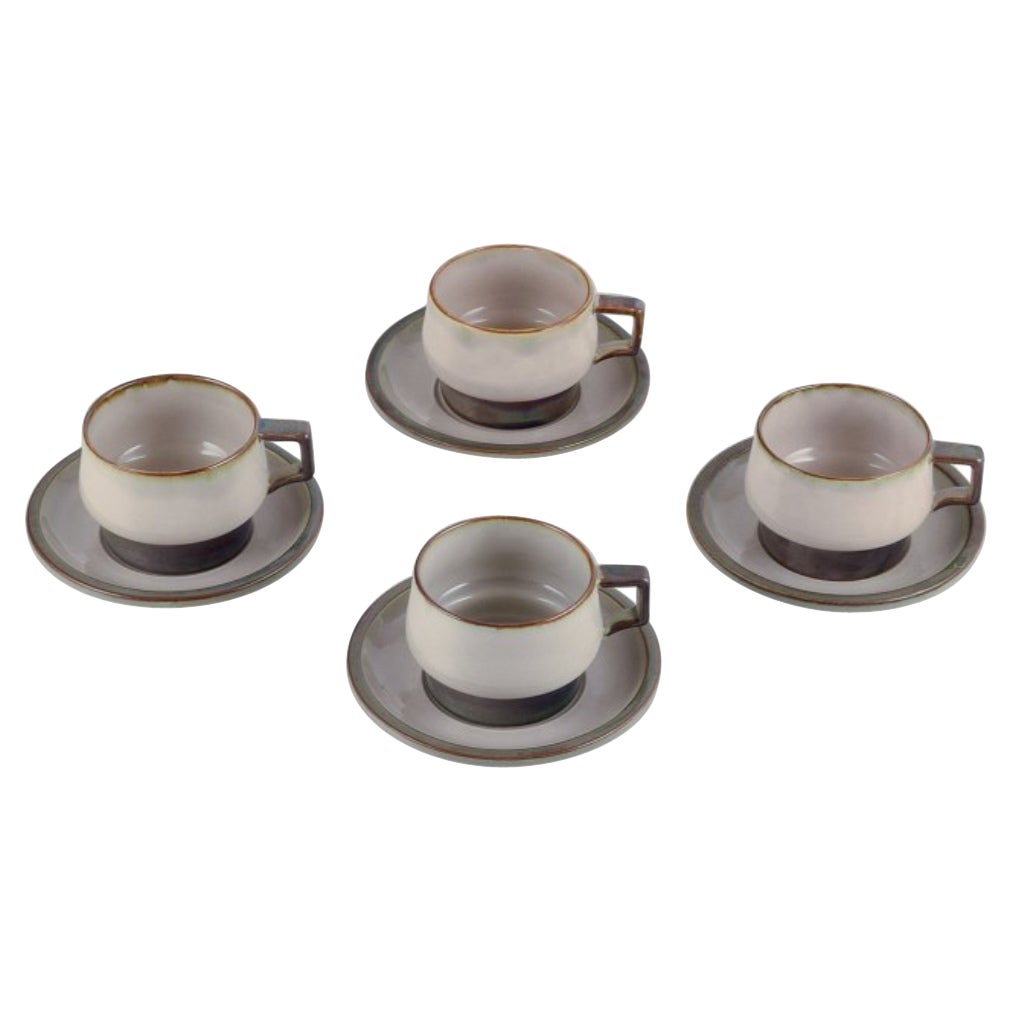 Bing & Grøndahl, "Tema". Four sets of tea cups with saucers in stoneware.