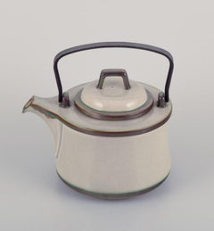 Bing & Grøndahl, "Tema". Stoneware teapot. Cast iron handle. 1970s.