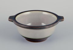 Bing & Grøndahl, "Tema". Three small plates and a small bowl in stoneware.