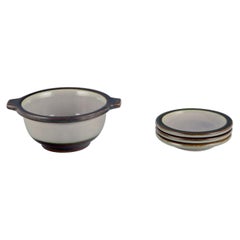 Bing & Grøndahl, "Tema". Three small plates and a small bowl in stoneware.