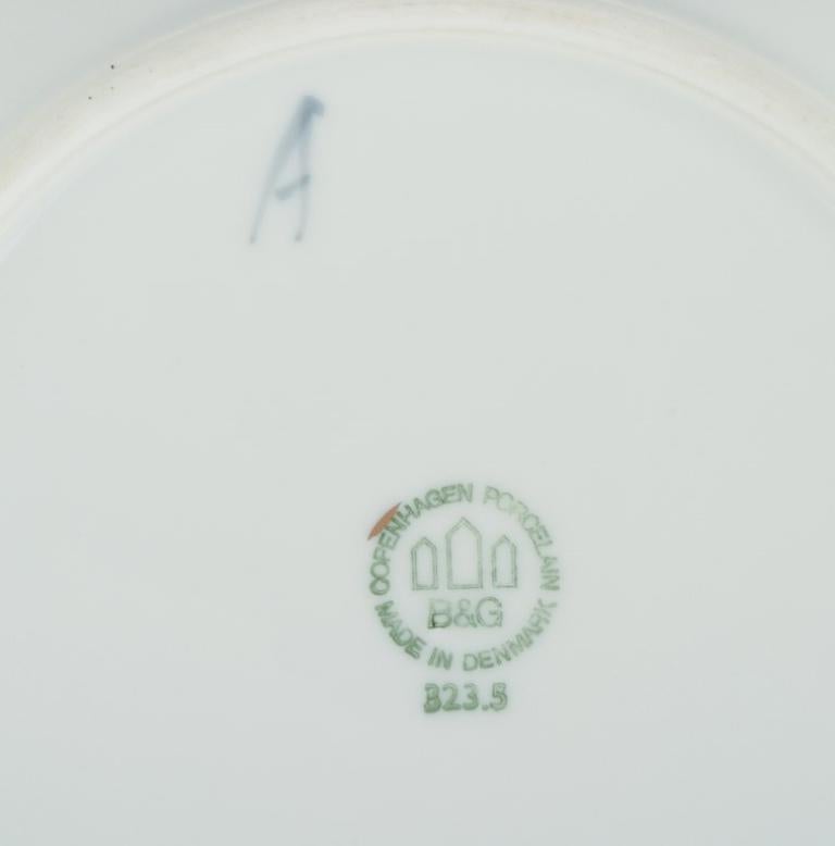 Bing & Grøndahl, three deep plates with reticulated rim. Seagull motif In Excellent Condition For Sale In Copenhagen, DK