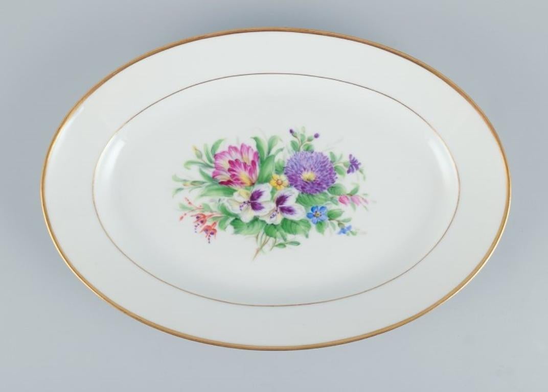 Bing & Grøndahl, two large oval platters hand-painted with polychrome flower motifs and gold rim.
From the 1920s.
Marked.
First factory quality.
Perfect condition.
Dimensions: Length 34.0 cm x Height 4.0 cm.