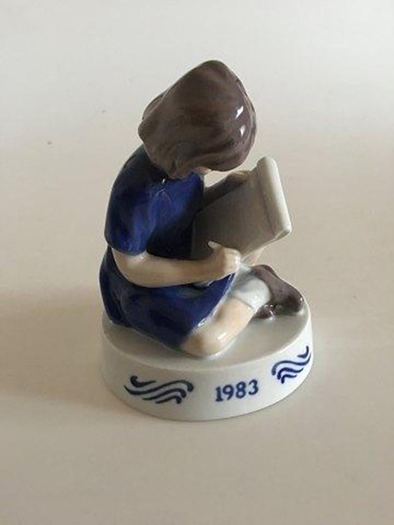 Bing & Grondahl annual figurine of a young artist from 1983.
   