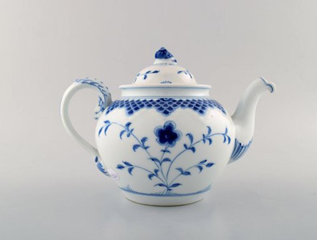 Bing & Grondahl / B&G, butterfly, teapot.
Measures: 23 x 16 cm.
In perfect condition. Second factory quality.
Stamped.